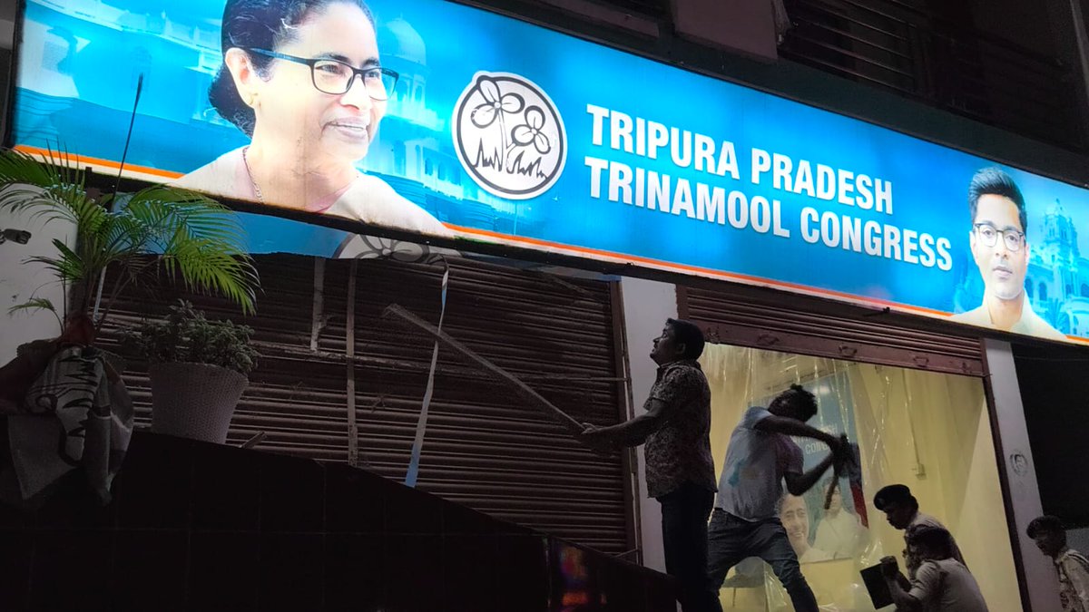 মমতা বন্দ্যোপাধ্যায় যখন আহত বিজেপি সাংসদ খগেন মুর্মুকে দেখতে গেলেন, তারপরেও ত্রিপুরার আগরতলা তৃণমূল কংগ্রেসের পার্টি অফিসে হামলা করে ভেঙে দিল বিজেপি।
তীব্র প্রতিবাদ রইল।