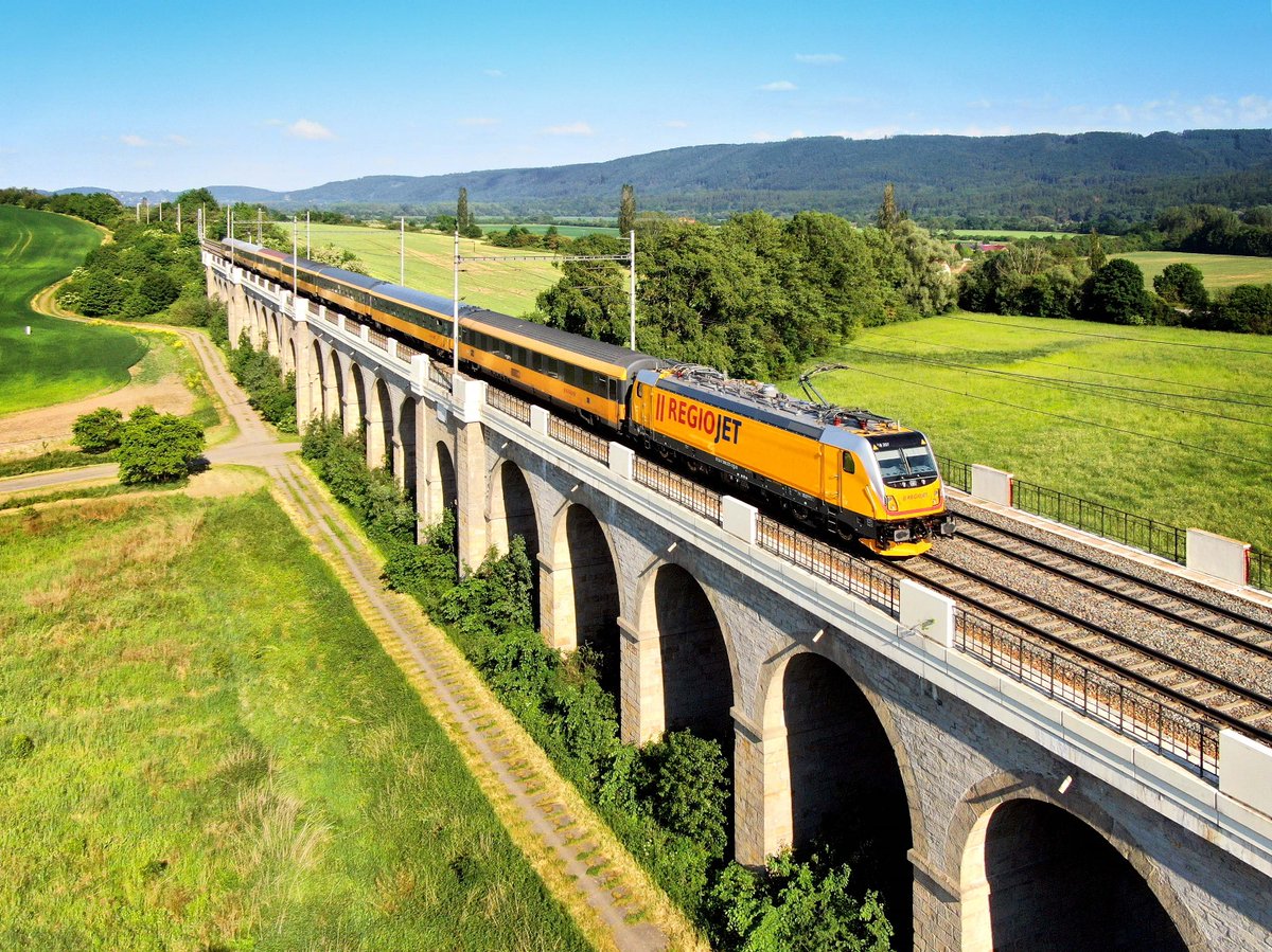 Coraz większa konkurencja dla <a href="/PKPIntercityPDP/">PKP Intercity</a> na trasach do dużych miast. <a href="/RegioJet/">RegioJet</a> ma bardzo ambitne plany i konkretny plan. Dziś poznaliśmy szczegóły tras i cen warszawa.naszemiasto.pl/regiojet-rzuca…