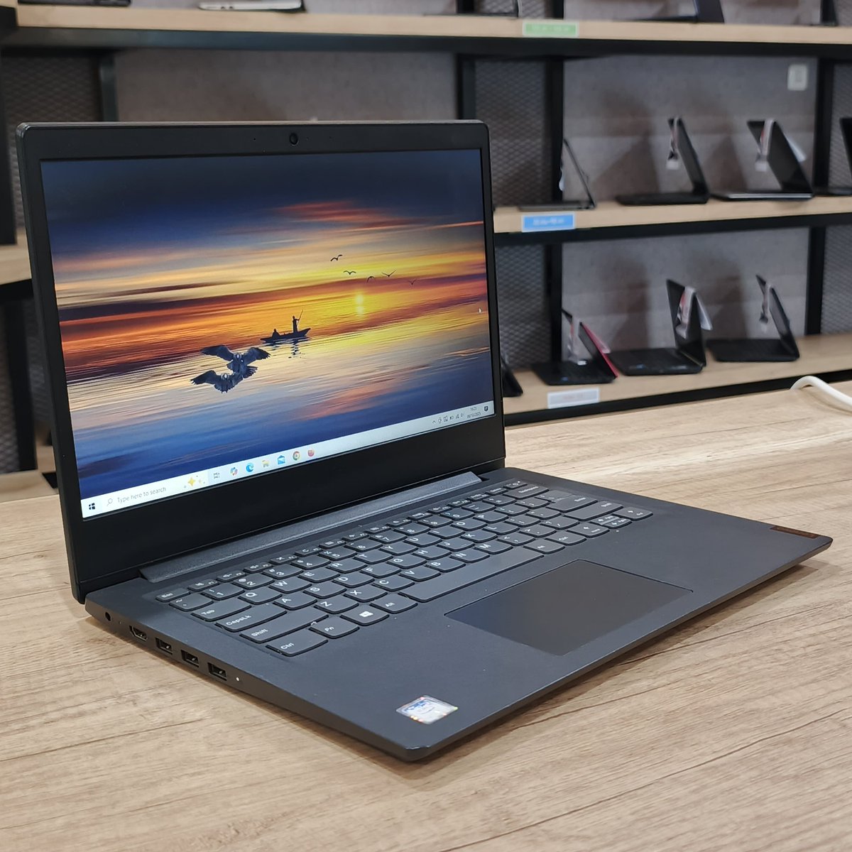 nazril_39's tweet photo. LENOVO IDEAPAD S145
HARGA CUMA 2.5JT SAJA
• Prosessor INTEL Celeron N4020 (2 CPU) ~1.1GHz
• RAM 4GB DDR4
• SSD 256GB
• VGA INTEL UHD Graphics 600
• Layar LED 14 inch HD Bazeless
• Wifi, Webcam, Bluetooth, DLL
#laptopsemarang #jualbelilaptop #laptopsecond #Lenovo https://t.co/MT9BZTYk7X