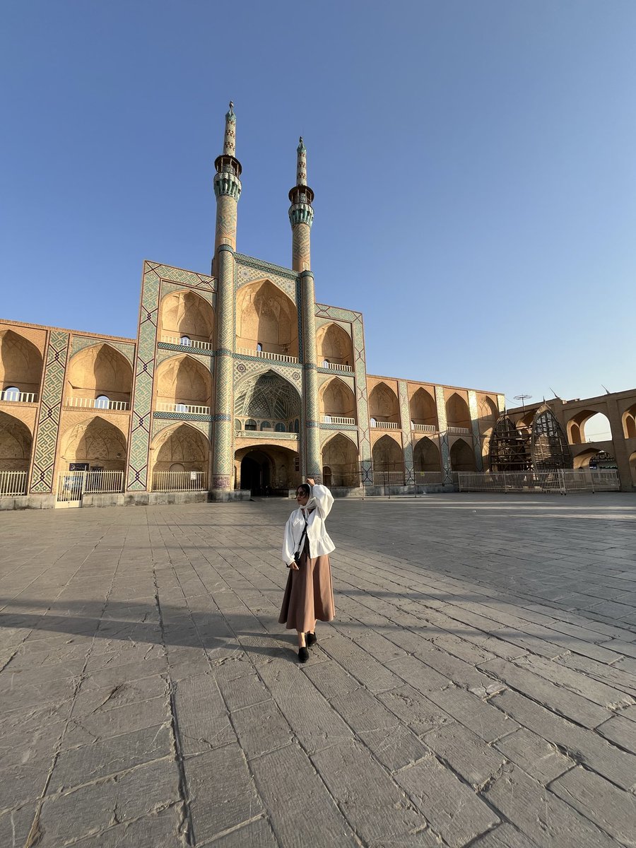 یزد_امیرچخماق 

پ.ن: میدونستید امیرچخماق یزد و یه زن ساخته ؟