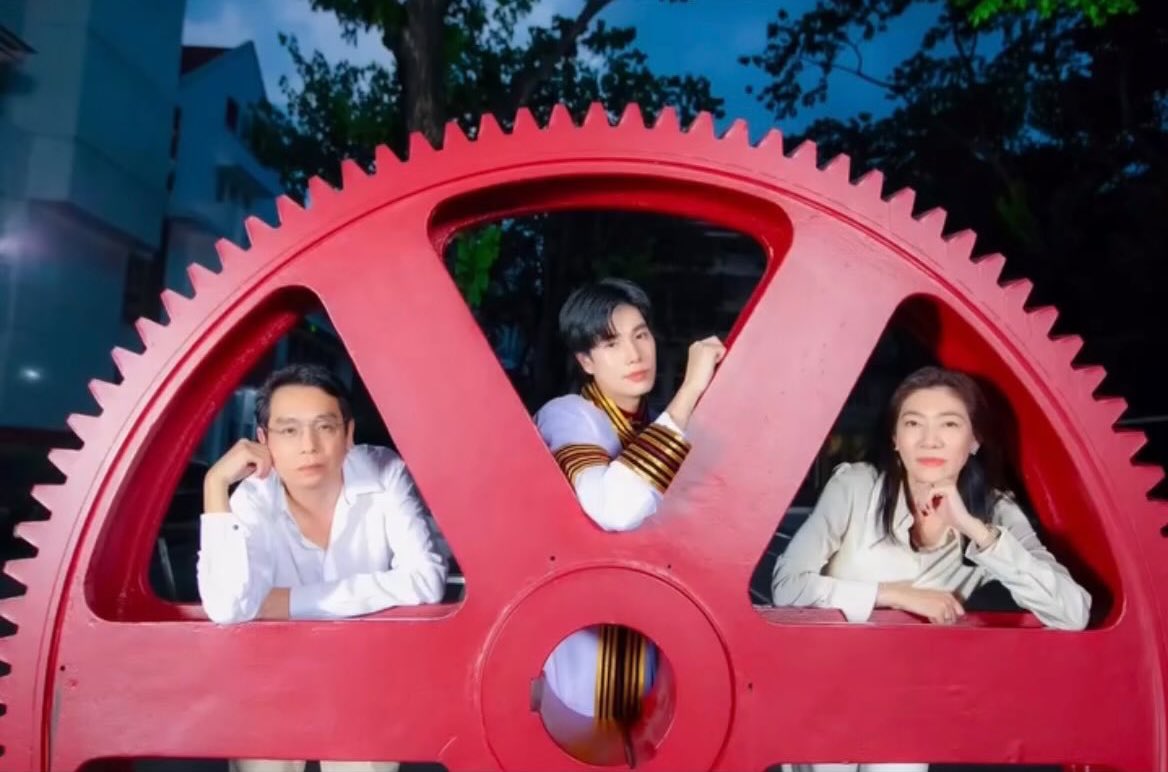 งง ชีเคะสุดเลย เคะกว่ามารดาและฟันเฟืองสีแดง