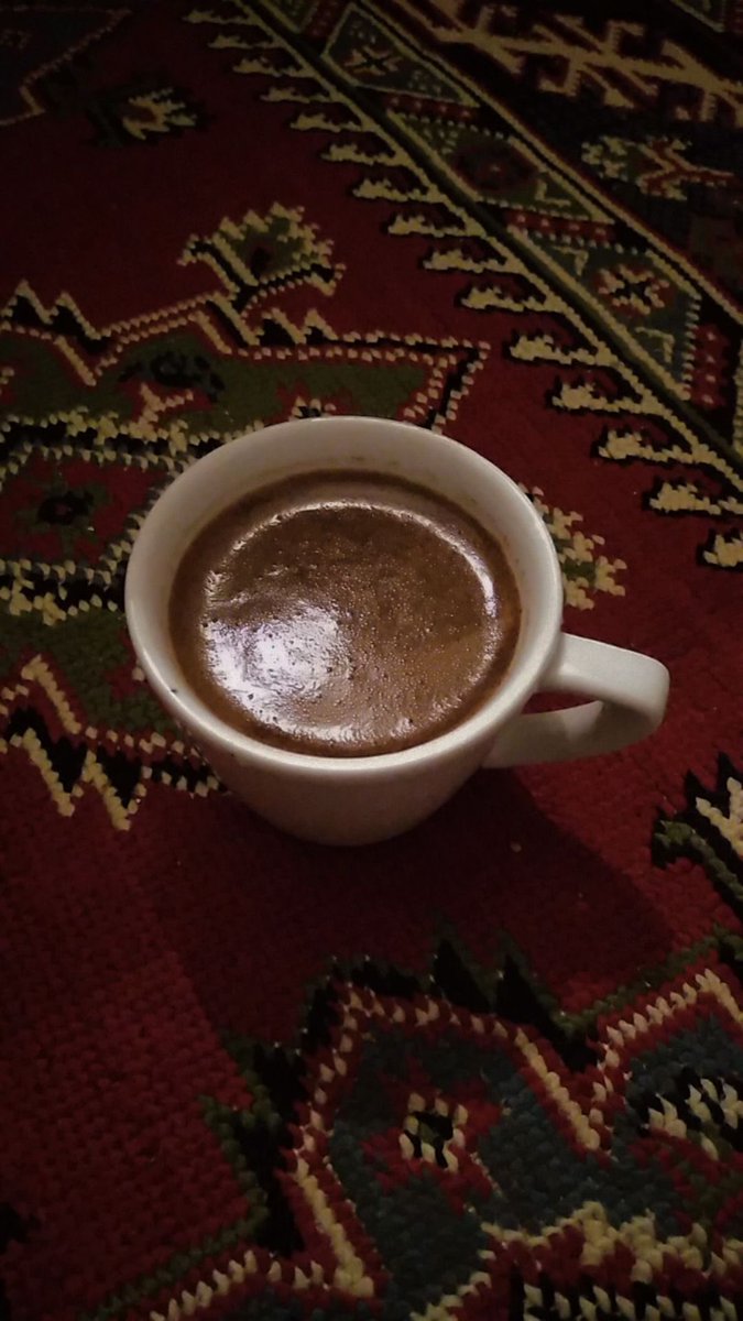 al__yh's tweet image. “تفاصيل الشـتاء تصنع في الروح دفئًا كبيرًا.
“قهوة ، نافذة ممطرة، وشجن شتوي لا ينتهي.☕️🤎 

#الشتاء_قادم_يارفاق