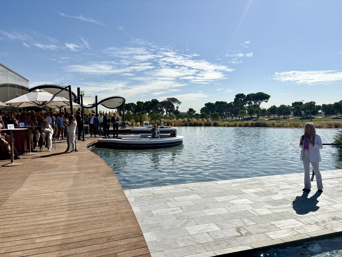 👩‍🍳 Si quieres abrirte paso en el mundo de la cocina, esto te interesa:

🍽️ La <a href="/ComunidadMadrid/">Comunidad de Madrid</a> formará en 2025 a 3.400 alumnos en 219 cursos de hostelería y restauración.

🏆 Hoy lo explicamos en los #PREMIOSMDR2025, organizados por <a href="/MdRestauracion/">Marcas de Restauración (MDR)</a>.

🔗 c.madrid/v5vsp