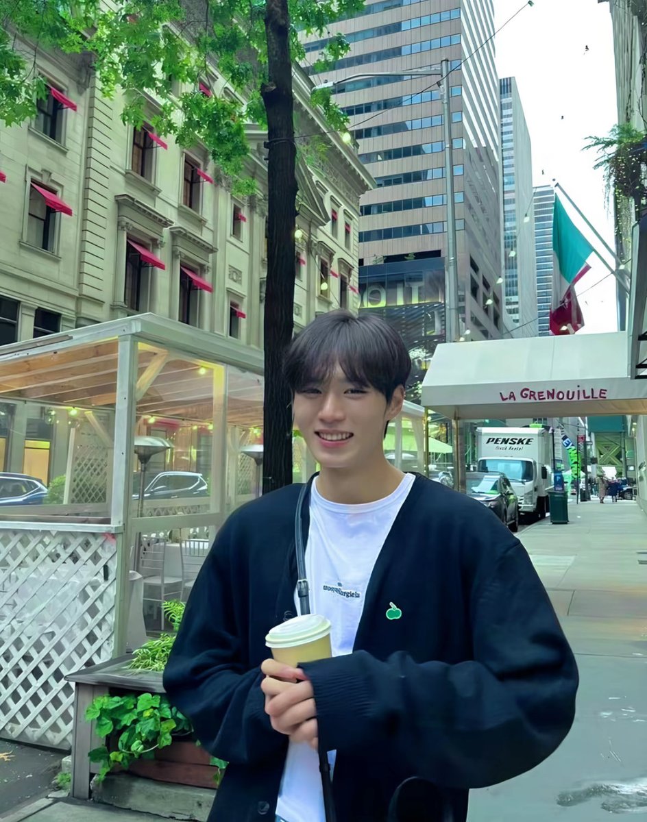 まろりん tweet media