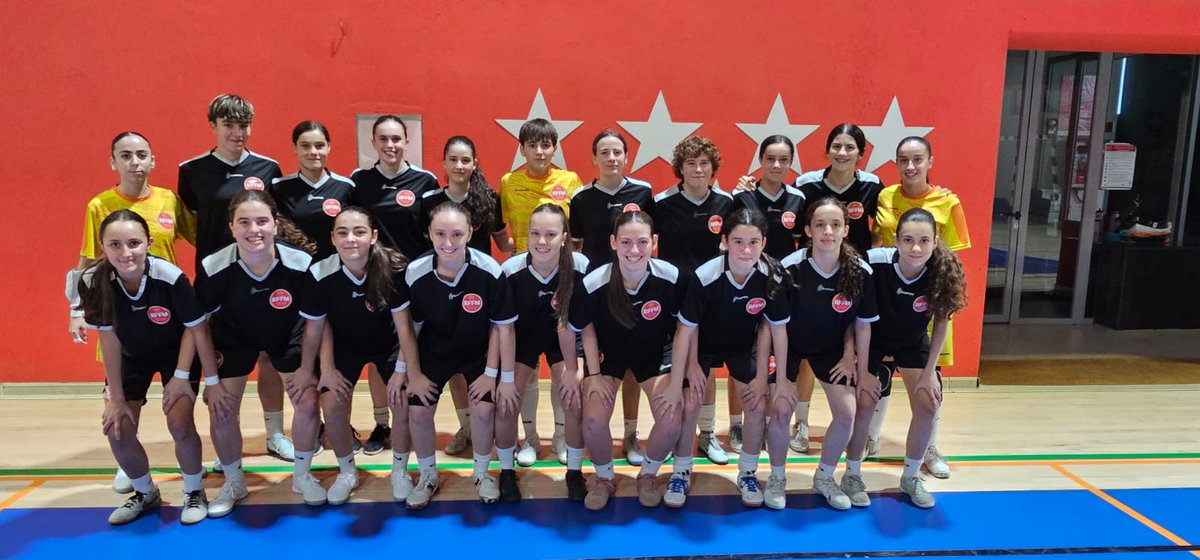 🔜 La #SeMadrid Sub-16 Femenina de Fútbol Sala realiza su primer entrenamiento de la temporada 25-26.