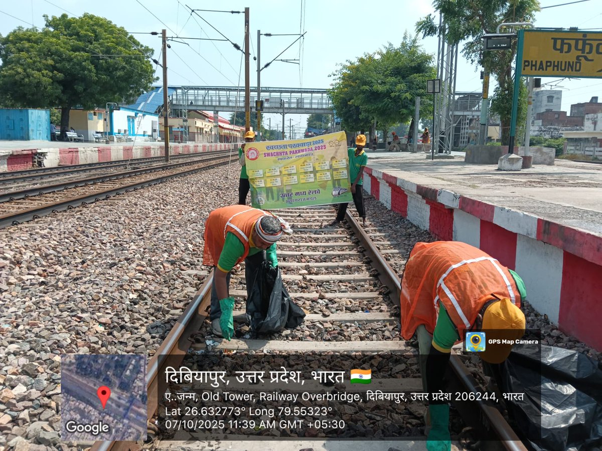 CPRONCR's tweet photo. स्वच्छ पटरी, स्वच्छ वातावरण !

स्वच्छता पखवाड़ा -2025 के तहत 'स्वच्छ पटरी दिवस' के अवसर पर आज प्रयागराज मण्डल के विभिन्न स्टेशनों पर रेल पटरियों की गहन सफाई की गई।🚊🛤

#SpecialCampaign5.0 #IRSpecialCampaign5.0 
#IRSpecialCampaign5.0 #SwachhPatri  #SwachhPatri #CleanRail #NCRailway