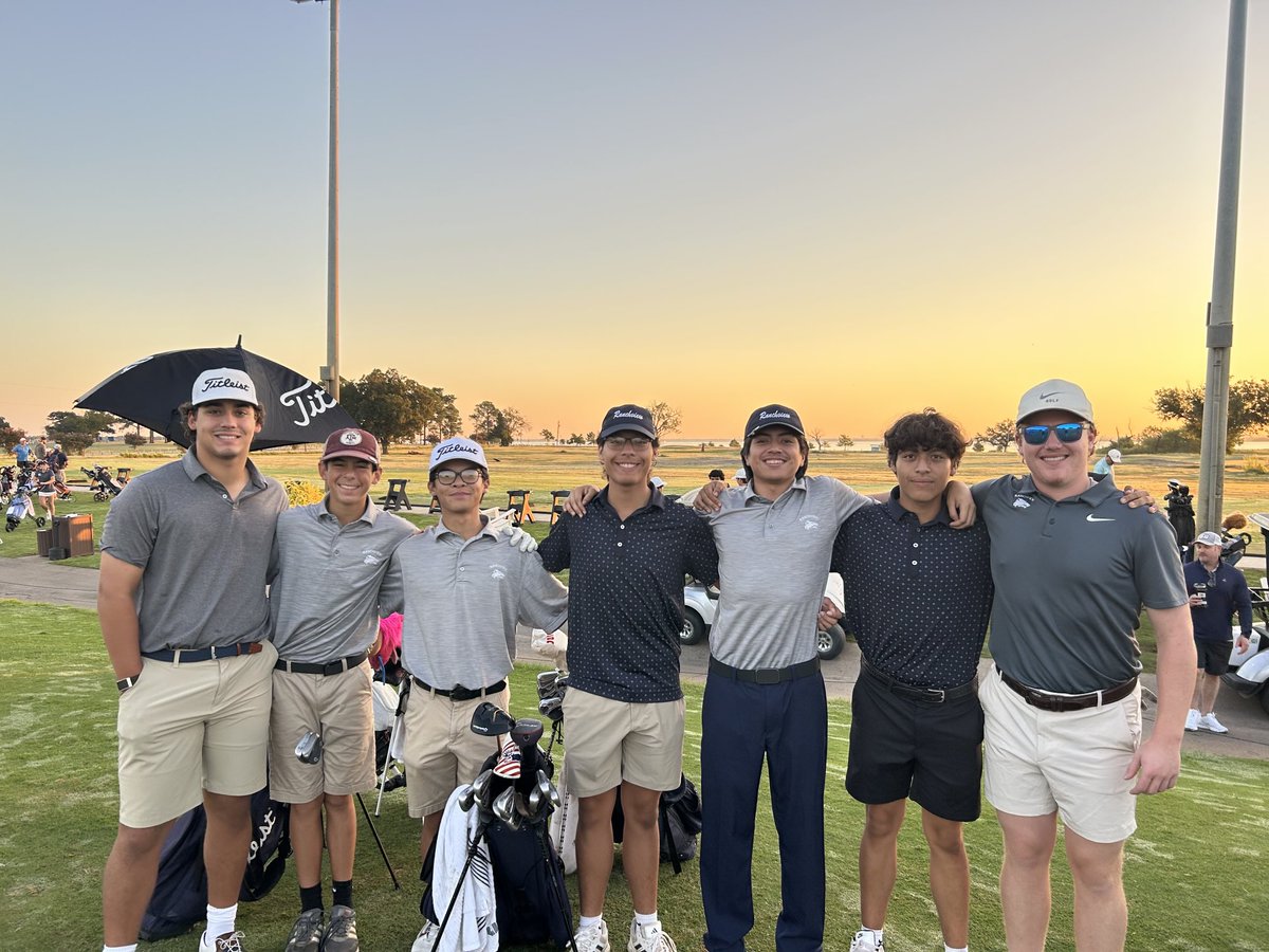 Ranchview Men’s Golf squad at Lake Park!!
Let’s Go Wolves!!
⁦<a href="/CFBathletics/">CFB Athletics</a>⁩ ⁦<a href="/RanchviewWolves/">Ranchview High School</a>⁩