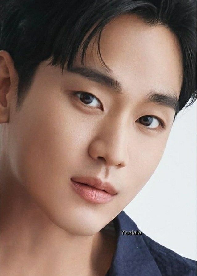 In every storm, there’s a choice: to react or to rise.
He chose to rise — above lies, noise, and ego.

POWER IN PROCESS
#KimSoohyun #SoohyunStoodHigher