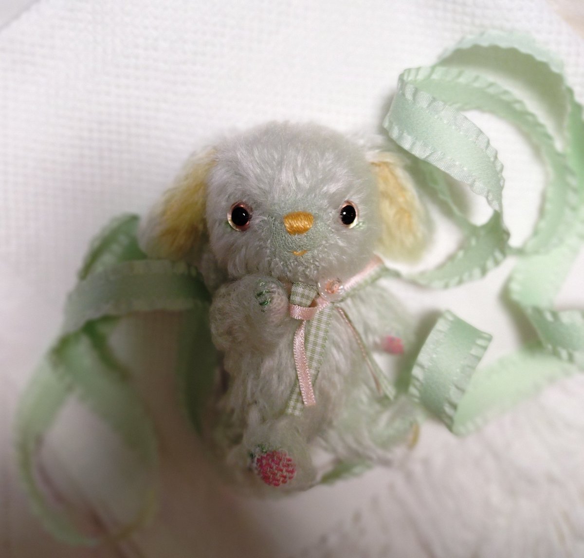 mille_fleurbear's tweet photo. テディベアコンベンションに連れて行くコ!
パステルカラーが好きなおっとりさんで癒し系。
【J11-ベアラボ】是非遊びにいらして下さい!
アニマルブローチ等も色々持っていきますよ🐶🐰🐻
小鳥さんもいます🐦️
#テディベアコンベンション
#ベアラボ #mfbear https://t.co/zeltlBE52c