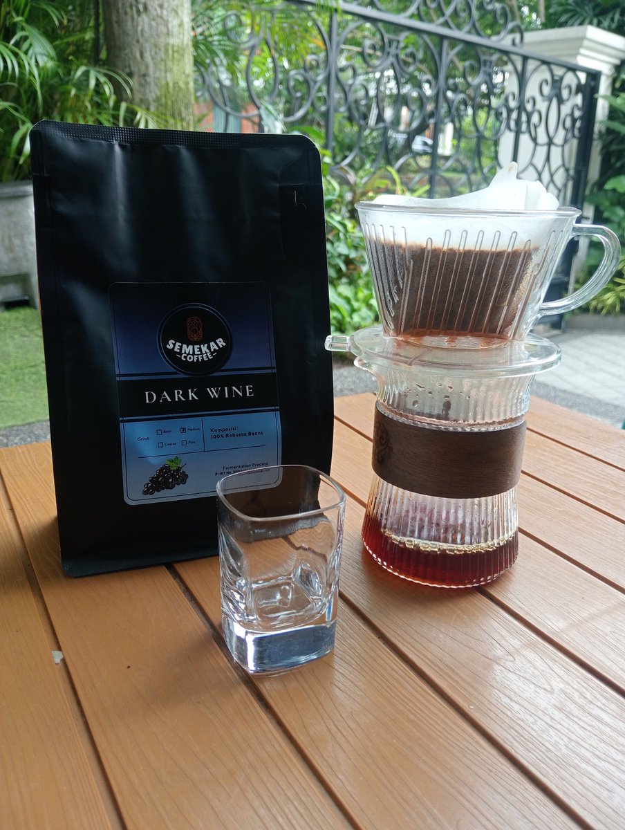 DSilaga's tweet photo. Dark Wine 
Ngopi 
#CoffeeLovers #coffewine https://t.co/zQ5BJwOadf