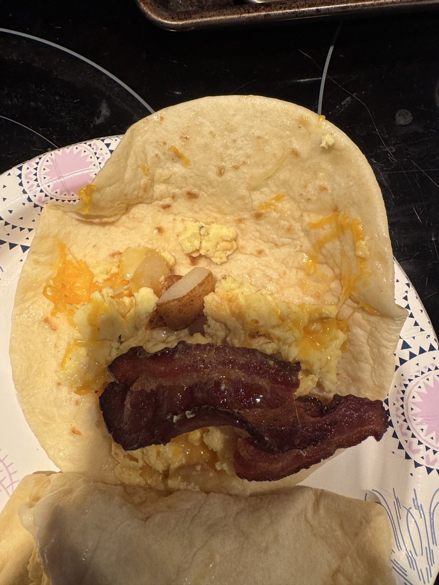 TruckerToCoder's tweet image. Ah yes potato’s are an extra dollar… if you look really close you can see what that dollar bought me thanks @TacoCabana