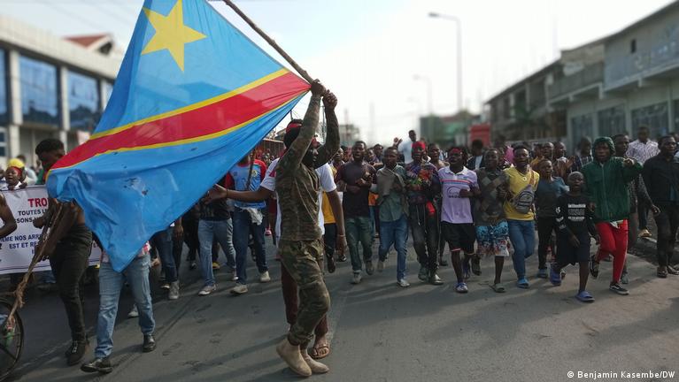 #RDC|🇨🇩Les membres de la société civile ayant fui Goma et Bukavu suite à la prise de Goma par l'AFC/M23 vivent une situation difficile à Kinshasa. Près de neuf mois plus tard, ils expriment un sentiment d'abandon par les autorités de la capitale. Ils dénoncent que le Ministère