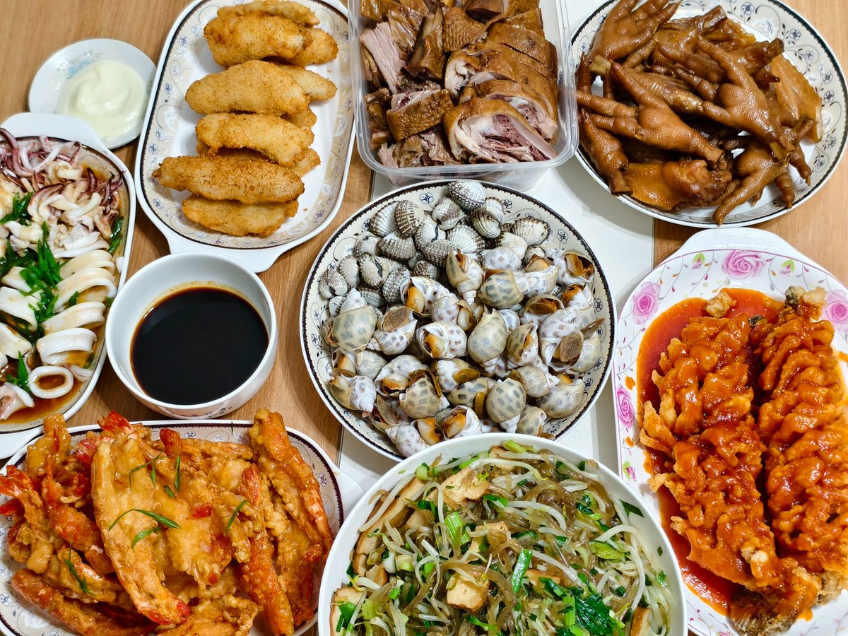 xiaoyihuFo's tweet image. Take a walk in the park near home in the rain.😉
#delicious
#travel
#邢台市