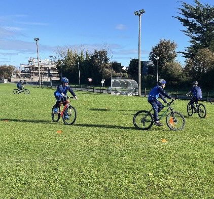 🚴🚴‍♀️🚲Twenty <a href="/Pres_Carlow/">Presentation College</a> Transition Year students have started their #TriHeroes program this week! The program involves #running, #biking, #transition and #coaching skills. It is delivered by Daithi Kidd, a Triathlon Ireland coach.  <a href="/CeistTrust/">CEIST</a>  #andshecycles <a href="/GreenSchoolsIre/">Green-Schools</a>