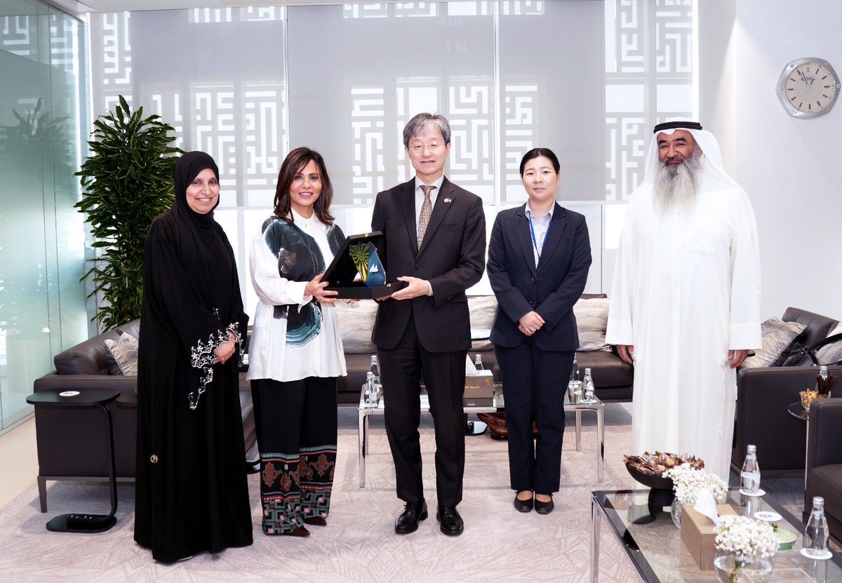 K_University's tweet image. تماشيًا مع خطة جامعة الكويت في إبراز دورها وتعزيز مكانتها محليًا وعالميًا
مدير جامعة الكويت تستقبل سعادة سفير دولة اليابان لدى دولة الكويت.

ku.edu.kw/ar/node/53803

#جامعة_الكويت #مدينة_صباح_السالم_الجامعية #Kuwait_University