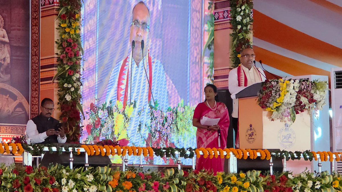 SujeetKOfficial's tweet image. ନୂଆପଡ଼ା ଜିଲ୍ଲା ବିକାଶଧାରାରେ ଯୋଡ଼ି ହେଲା ନୂଆ ଅଧ୍ୟାୟ।
ମାନ୍ୟବର ମୁଖ୍ୟମନ୍ତ୍ରୀ ଶ୍ରୀ @MohanMOdisha ଗତକାଲି ନୂଆପଡ଼ା ଜିଲ୍ଲାରେ ₹୧୧୦୦କୋଟିରୁ ଊର୍ଦ୍ଧ୍ୱ ମୂଲ୍ୟର ୯୫୭ଟି ନୂତନ ପ୍ରକଳ୍ପର ଘୋଷଣା, ଭିତ୍ତିପ୍ରସ୍ତର ସ୍ଥାପନ ଓ ଶୁଭ ଉଦଘାଟନ କରିଛନ୍ତି।
ଏହା ନିଶ୍ଚିତ ଭାବରେ ଜିଲ୍ଲାର ବିକାଶକୁ ତ୍ୱରାନ୍ୱିତ କରିବା ସହିତ…