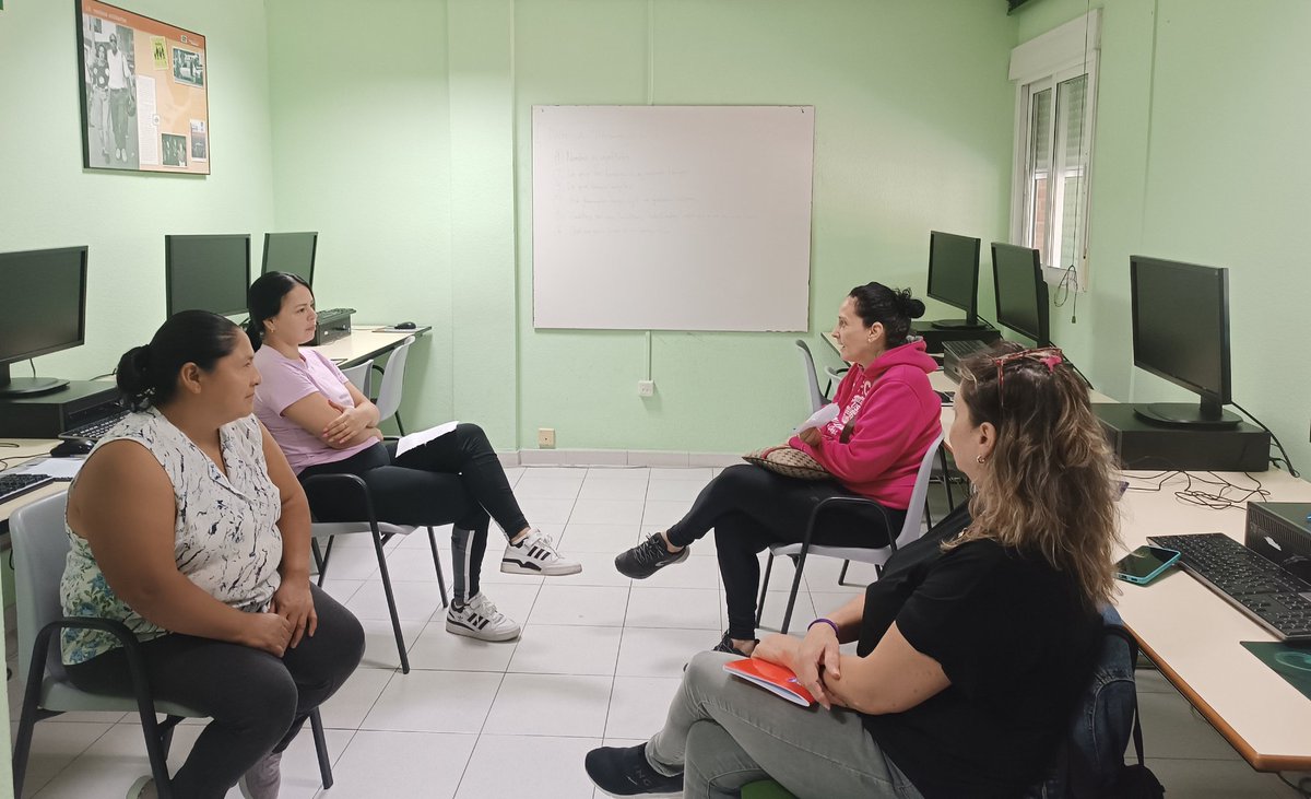 iceas_ong's tweet photo. #ItinerariosEmpleo 💼
#Dinámica "Háblame de ti" 💬:
La importancia del autoreconocimiento.

#RolePlay 
#Presentación 🗣️
#ComunicaciónVerbalYNoVerbal 
#Fortalezas #RefuerzoPositivo

#ProyectoEmpleo #ConBuenPIE 💼
#CentroCaracol #Orcasur https://t.co/CpGOPDWy3m