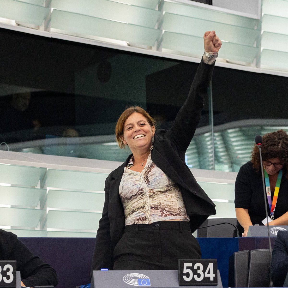 Complimenti agli eletti di centrodestra che hanno votato per salvarla. Come tante altre volte, piddini mascherati.