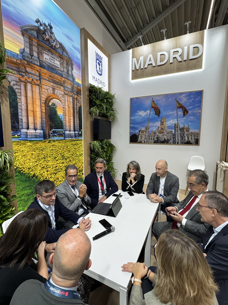 Álvaro González López (@alvaroglopez) on Twitter photo 🏢 Hoy, junto a <a href="/ASPRIMAdrid/">ASPRIMA</a> y <a href="/ComunidadMadrid/">Comunidad de Madrid</a>, hemos presentado en #ExpoReal2025 de Múnich el Proyecto Trinity, que estima una demanda de 40.000 viviendas/año
📈 <a href="/MADRID/">Ayuntamiento Madrid</a> responde impulsando la oferta de 200.000 viviendas en los nuevos desarrollos y colaboración publico-privada 🏢 Hoy, junto a <a href="/ASPRIMAdrid/">ASPRIMA</a> y <a href="/ComunidadMadrid/">Comunidad de Madrid</a>, hemos presentado en #ExpoReal2025 de Múnich el Proyecto Trinity, que estima una demanda de 40.000 viviendas/año
📈 <a href="/MADRID/">Ayuntamiento Madrid</a> responde impulsando la oferta de 200.000 viviendas en los nuevos desarrollos y colaboración publico-privada