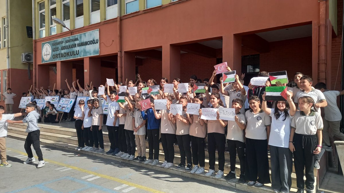 azize_hmmcoglu's tweet photo. 🎗️ Filistin’e Destek, Adalete Ses!
Okulumuzda düzenlediğimiz “Filistin Dayanışma ve Farkındalık Etkinliği” ile öğrencilerimizle birlikte barış, adalet ve insanlık adına bir duruş sergiledik. 🌿
#Filistin #Dayanışma #Farkındalık #Gaziantep https://t.co/KmwI2Fw8hw