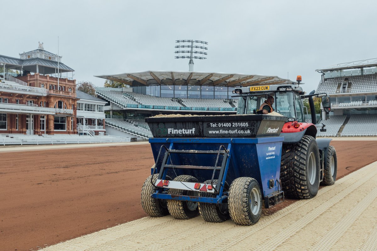 Fineturf's tweet photo. Sports Sand application at the @HomeOfCricket 

Fineturf applying sports sand, ready to be keyed into the existing surface material.

#Fineturf #Lords #CricketGrounds #SportsTurf #TurfCare #Cricket https://t.co/os9hkioSrf