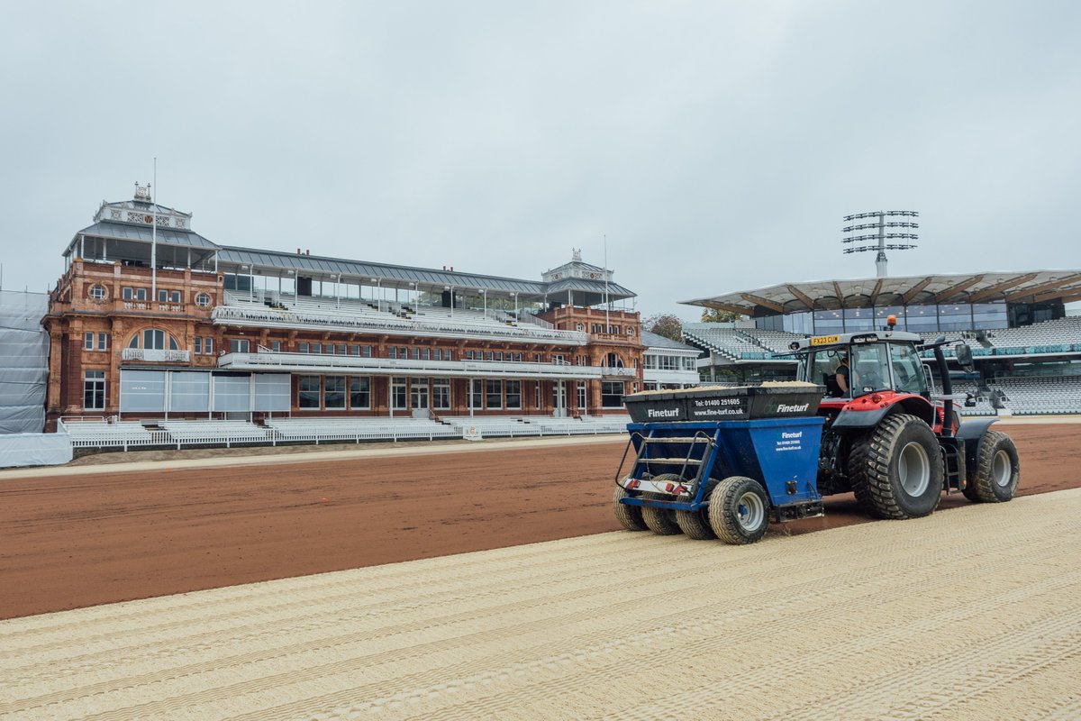 Fineturf's tweet photo. Sports Sand application at the @HomeOfCricket 

Fineturf applying sports sand, ready to be keyed into the existing surface material.

#Fineturf #Lords #CricketGrounds #SportsTurf #TurfCare #Cricket https://t.co/os9hkioSrf
