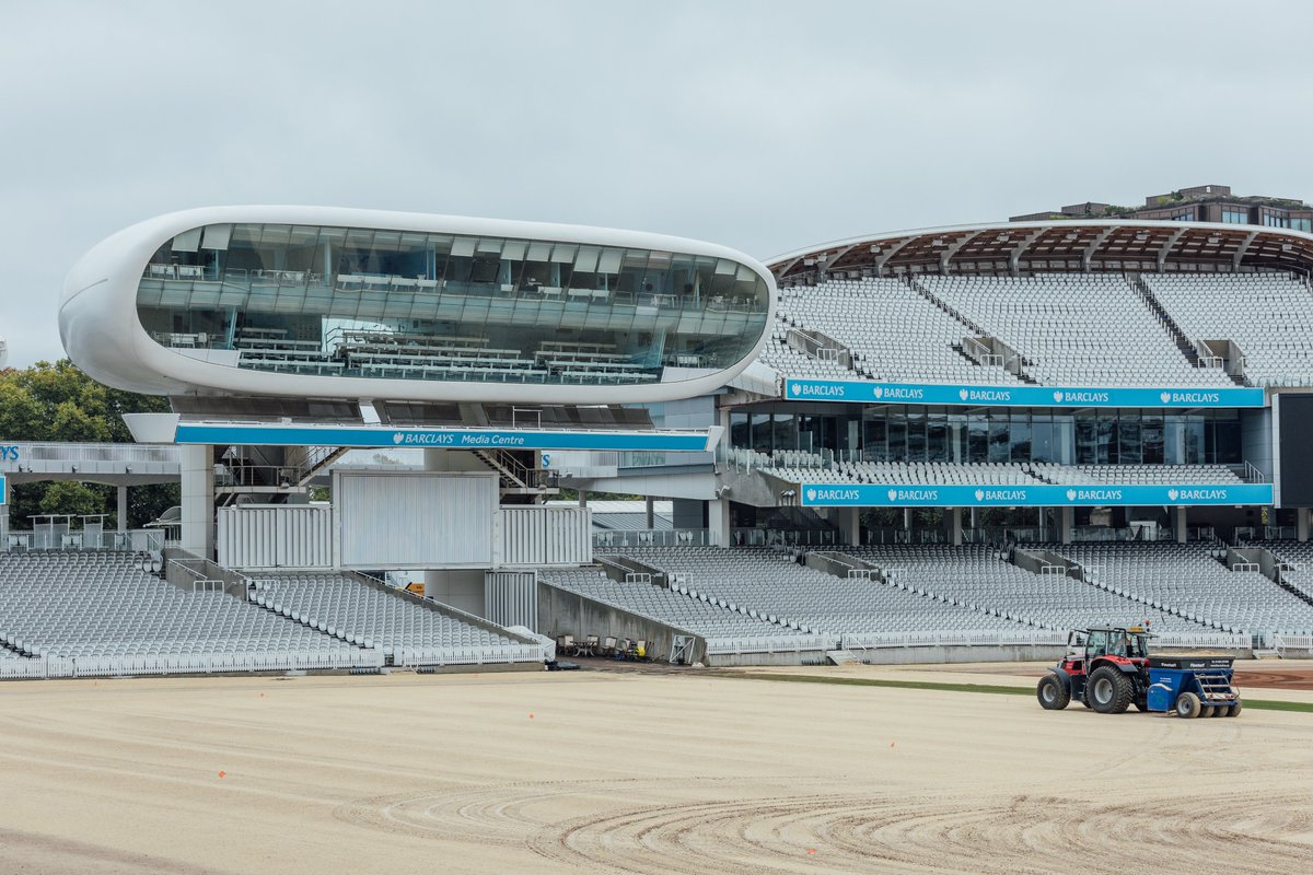 Fineturf's tweet photo. Sports Sand application at the @HomeOfCricket 

Fineturf applying sports sand, ready to be keyed into the existing surface material.

#Fineturf #Lords #CricketGrounds #SportsTurf #TurfCare #Cricket https://t.co/os9hkioSrf