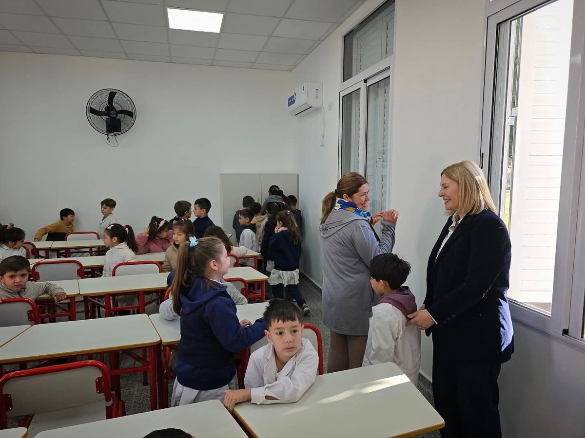 Una aula más del programa Mil Aulas del <a href="/MinEducacionSFe/">Ministerio de Educación de Santa Fe</a>.
Y esta, muy especial para mí: en la Escuela N° 6034 de Gálvez, donde hice mi primaria 🫶🏼

Seguimos invirtiendo en infraestructura escolar, porque cada aula nueva es más educación y más oportunidades para nuestros chicos.