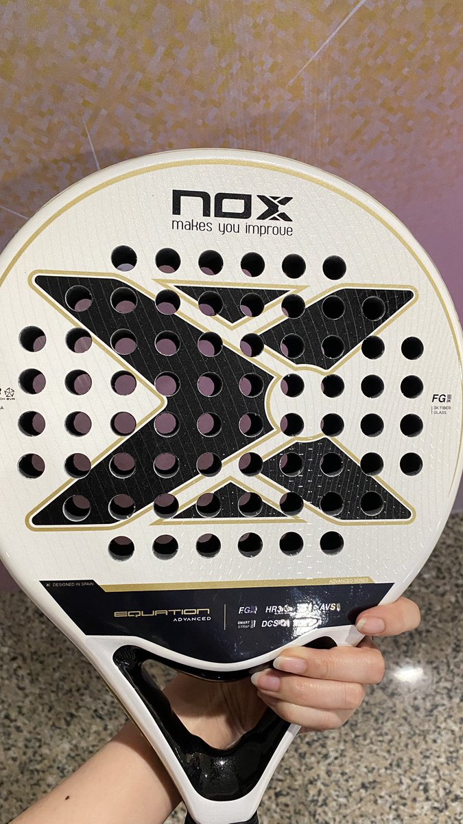 flooflorence's tweet photo. DIJUAL #RAKET #PADEL (preloved)
Nox Equation Advanced 2025 
condition: 99% like new, no defect
include bag, uda pasang protector &amp; overgrip tapi uda agak kotor
cocok utk newbie-intermediate even advanced players. 
shape: round
✨BISA NEGO YA✨
#raketpadel https://t.co/BfI40UTqqt