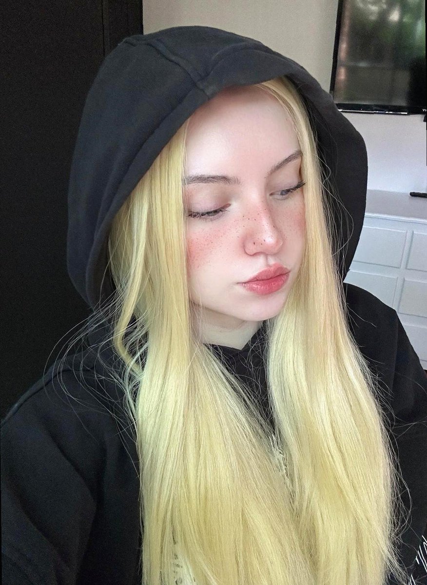 Mollyy Clark ✨ tweet media