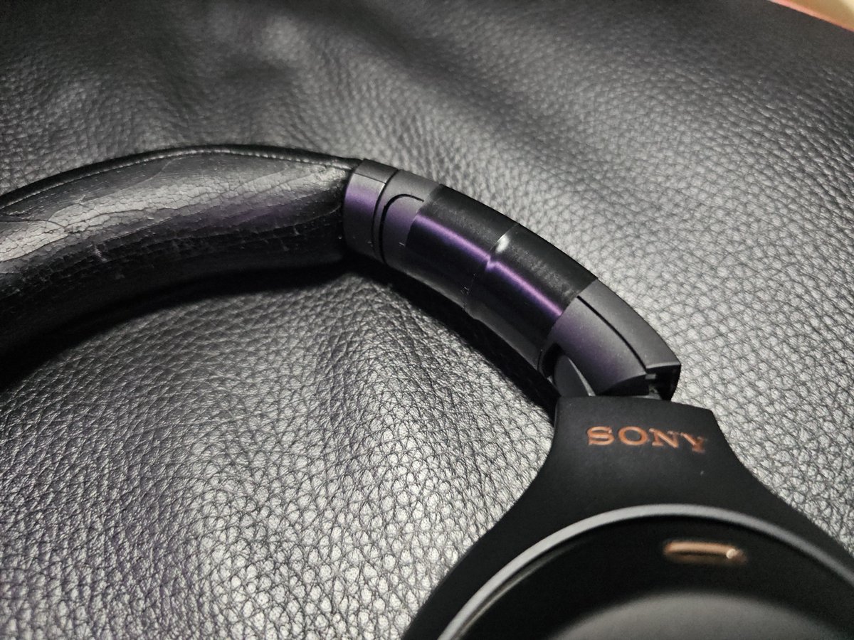 resonantraven's tweet photo. old headphones broke . but with the power of electrical tape there is nothing that stays broken for long #goodasnew https://t.co/waaSYycIiJ