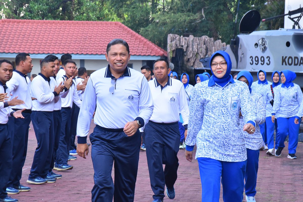 Kodaeral_III's tweet image. APRESIASI KENAIKAN PANGKAT PRAJURITNYA, DANKODAERAL III DAN KDK III GELAR OLAHRAGA BERSAMA 
#tnial #tni_angkatan_laut #jalesvevajayamahe #koarmada_ri #kodaeral_iii