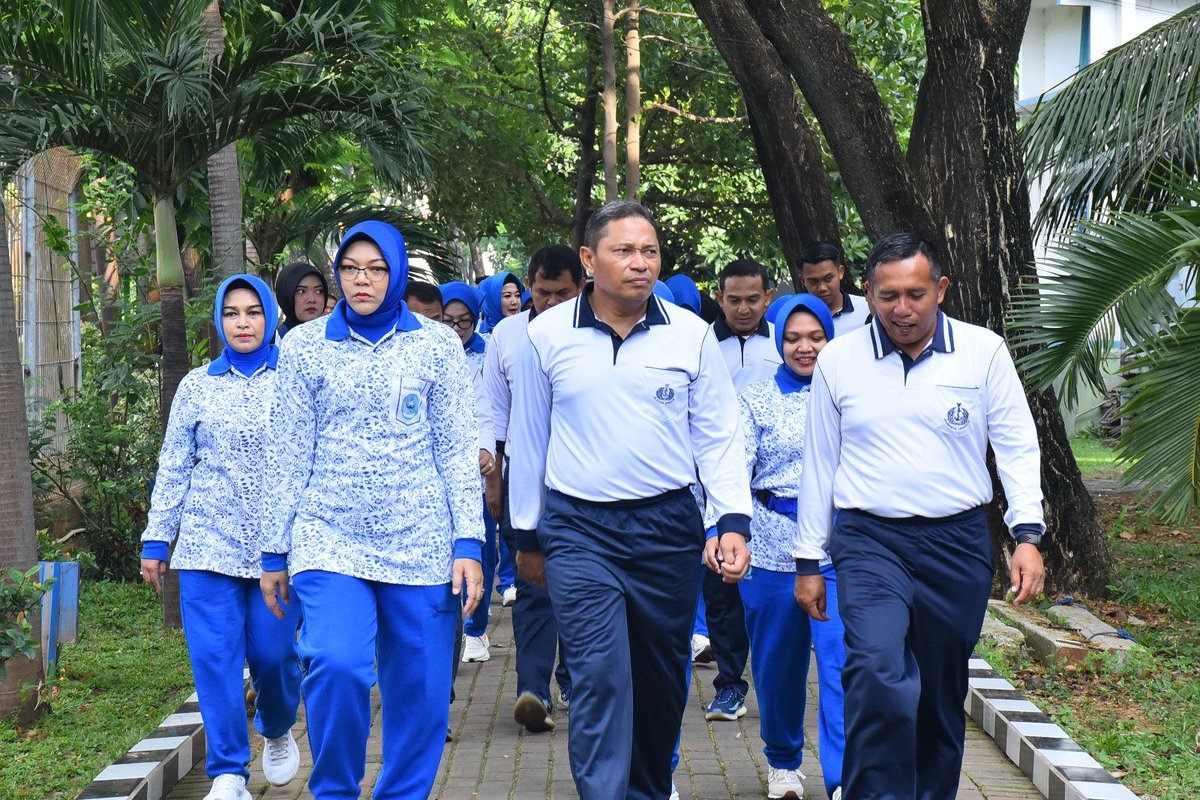 Kodaeral_III's tweet image. APRESIASI KENAIKAN PANGKAT PRAJURITNYA, DANKODAERAL III DAN KDK III GELAR OLAHRAGA BERSAMA 
#tnial #tni_angkatan_laut #jalesvevajayamahe #koarmada_ri #kodaeral_iii