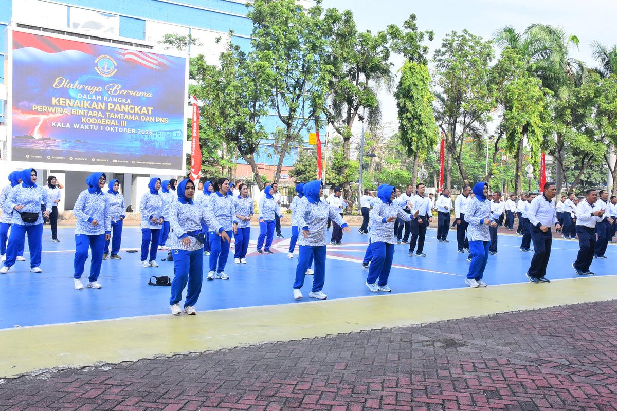 Kodaeral_III's tweet image. APRESIASI KENAIKAN PANGKAT PRAJURITNYA, DANKODAERAL III DAN KDK III GELAR OLAHRAGA BERSAMA 
#tnial #tni_angkatan_laut #jalesvevajayamahe #koarmada_ri #kodaeral_iii