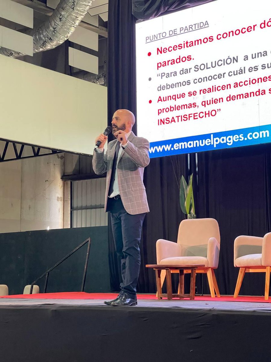 En el 1er Encuentro de Centros Vecinales de la <a href="/RegionCentroOf/">Región Centro</a> 
alenté a los participantes a pensar que “Todo empieza y termina en cómo nos comunicamos”, destacando su importancia  como puente de consensos y herramienta para transformar la realidad.
emanuelpages.com/post/decir-y-h…
