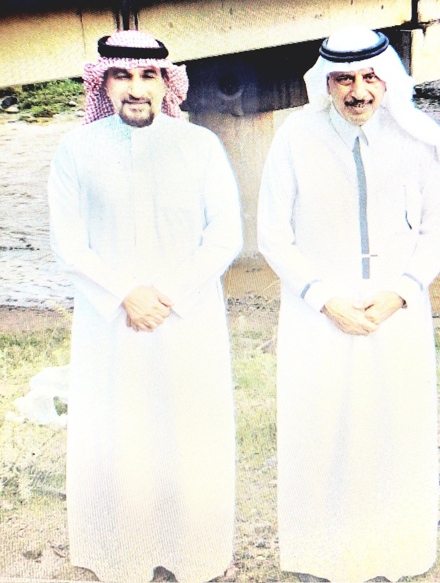 alialsalem202's tweet photo. الفرق بين الصورتين 45 عام تقريبآ . 
كل منا شق طريقه وحقق أمنياته وحافظ على صداقته واحترامه للأخر . ذكريات جميله مع د.أ . محمد البيشي . https://t.co/cGJcVxGs8t