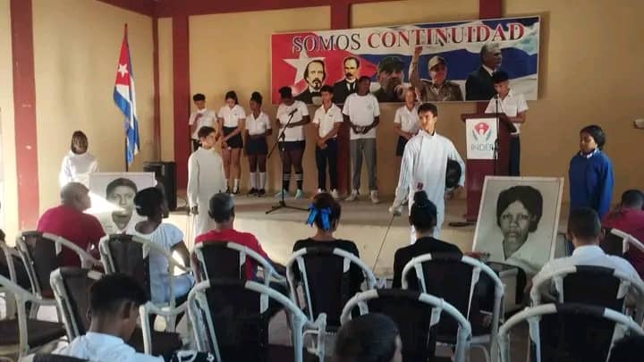 📸// Desde todos los centros de la enseñanza deportiva llegan imágenes de la realización de los actos en conmemoración al 49 aniversario del atroz crimen 
Los estudiantes 🤓 de la #FEEMdeCuba 🇨🇺 alzan sus voces 🗣️ expresando su repudio por el asesinato de estos deportistas