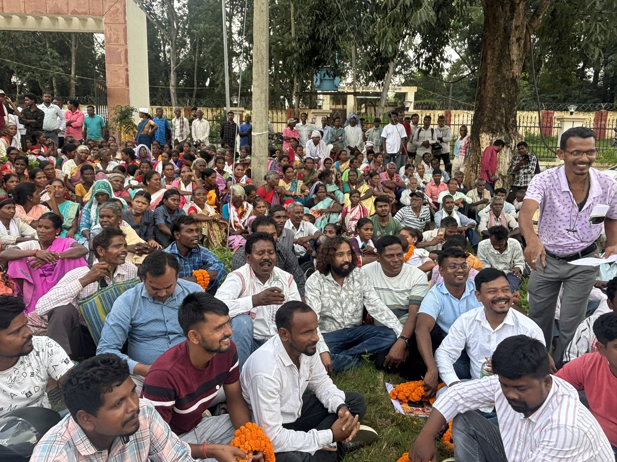 Devendra Nath Mahto (@devendranathma9) on Twitter photo गुमला डीसी प्रेरणा दीक्षित और स्थानीय रैयत के बीच लंबी वार्ता साकारात्मक रही.भारत माला प्रॉजेक्ट के तहत सड़क चौड़ीकरण कार्य पूर्व की भाँति NH 43 से करने हेतु विभागीय उच्च अधिकारी को लिखित पत्र से जनता की माँगो को पूरा करने का दी आश्वासन
<a href="/DCGumla/">DC Gumla</a> <a href="/HemantSorenJMM/">Hemant Soren</a> <a href="/JharkhandCMO/">Office of Chief Minister, Jharkhand</a> गुमला डीसी प्रेरणा दीक्षित और स्थानीय रैयत के बीच लंबी वार्ता साकारात्मक रही.भारत माला प्रॉजेक्ट के तहत सड़क चौड़ीकरण कार्य पूर्व की भाँति NH 43 से करने हेतु विभागीय उच्च अधिकारी को लिखित पत्र से जनता की माँगो को पूरा करने का दी आश्वासन
<a href="/DCGumla/">DC Gumla</a> <a href="/HemantSorenJMM/">Hemant Soren</a> <a href="/JharkhandCMO/">Office of Chief Minister, Jharkhand</a>