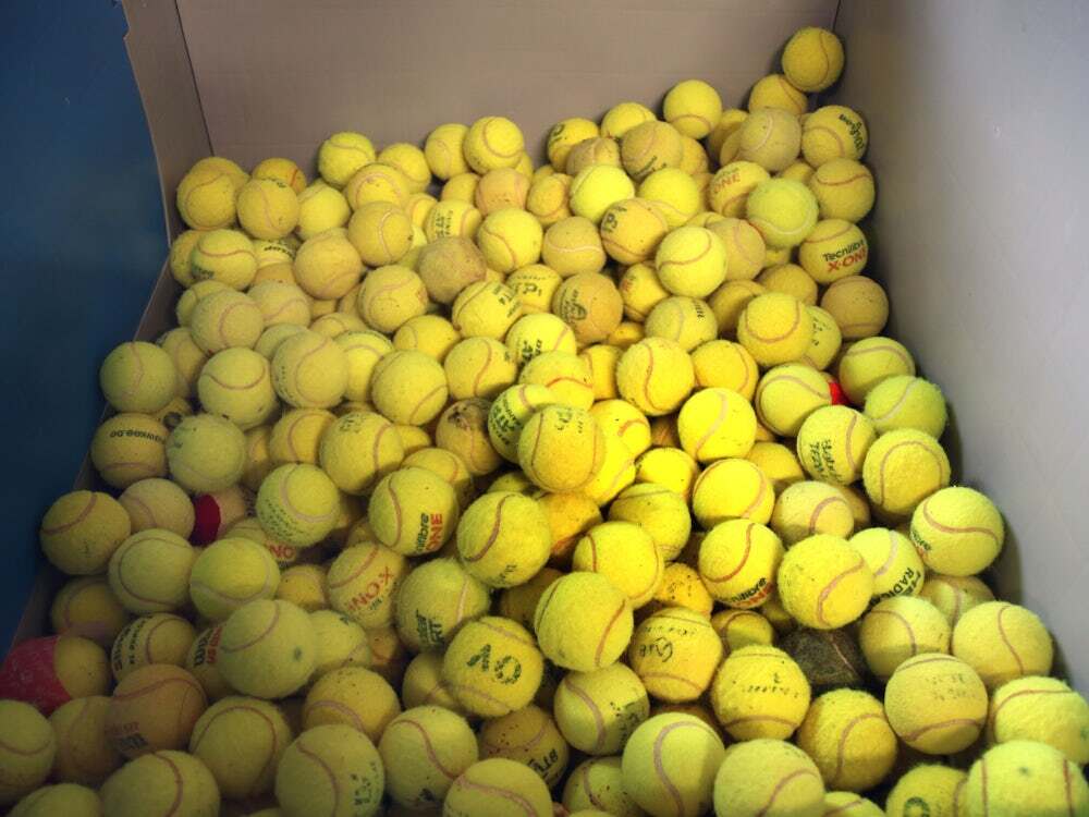 Sport und Umweltschutz: Tonnenweise Tennisbälle zum Recycling
ift.tt/N0VbtO6
#SZ #Politik #GRBsB #Umwelt

Nachhaltigkeit spielt auch im Amateursport eine Rolle. Der Betreiber einer Tennisanlage in Starnberg hat eine Firma ausfindig gemacht, die aus geschreddertem Mater…