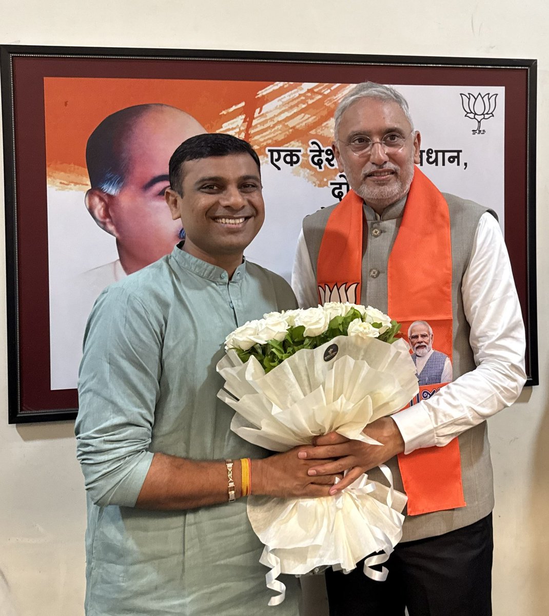ભારતીય જનતા પાર્ટી - ગુજરાત ના નવનિયુકત પ્રદેશ અધ્યક્ષશ્રી જગદીશભાઈ વિશ્વકર્માજી (@MLAJagdish )સાથે રુબરુ શુભેરચ્છા મુલાકાત કરી અને આગામી કાર્યકાળ મા તેમના નેતૃત્વ મા પક્ષ નુ સંગઠન વધુ સશકત અને કાર્યક્ષમ બનશે એવા વિશ્વાસ સાથે અંભિનદન પાઠવ્યા.
JayeshPatel