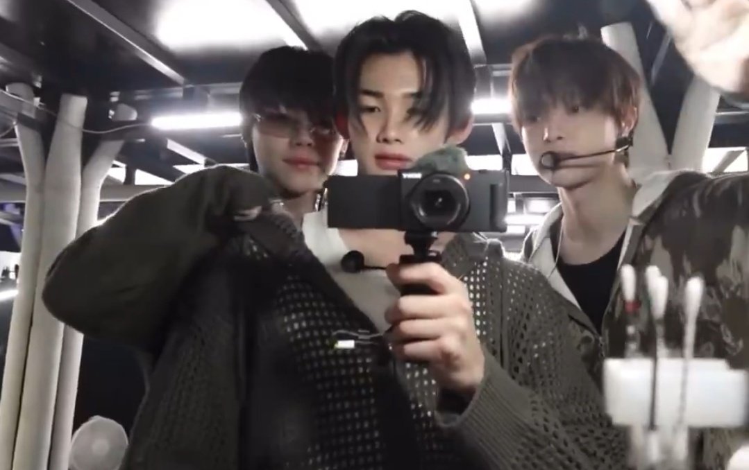 slvtscar's tweet image. "every night at dinner, i’ll be there"