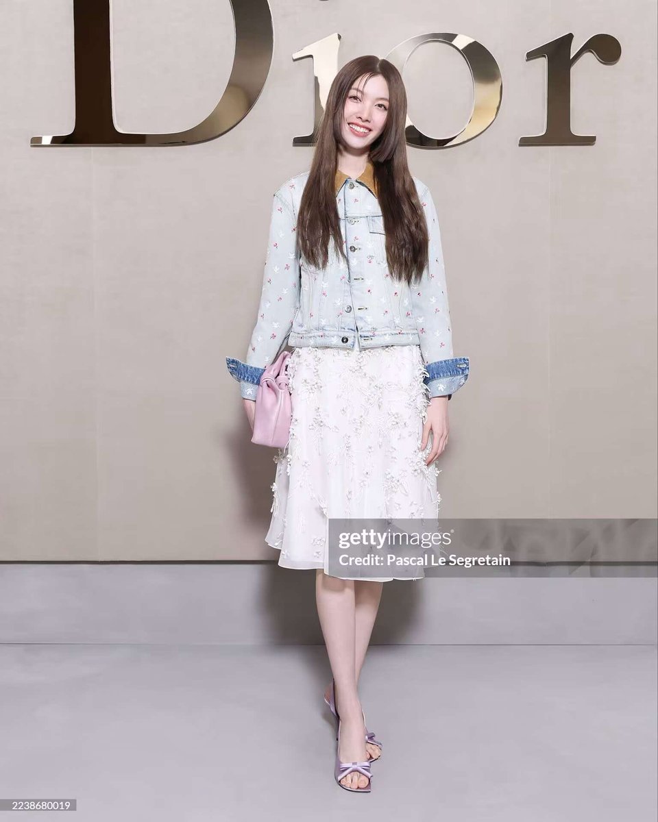 <a href="/Dior/">Dior</a> In poised simplicity, 23-year-old voice Orm Kornnaphat respects Dior's observant runway energy at Paris Fashion Week.

#OrmKornnaphatxDiorSS26 
#DiorSS26 #Dior #PFW @dior
#OrmKornnaphat <a href="/ormmormm/">orm kornnaphat🌈</a>