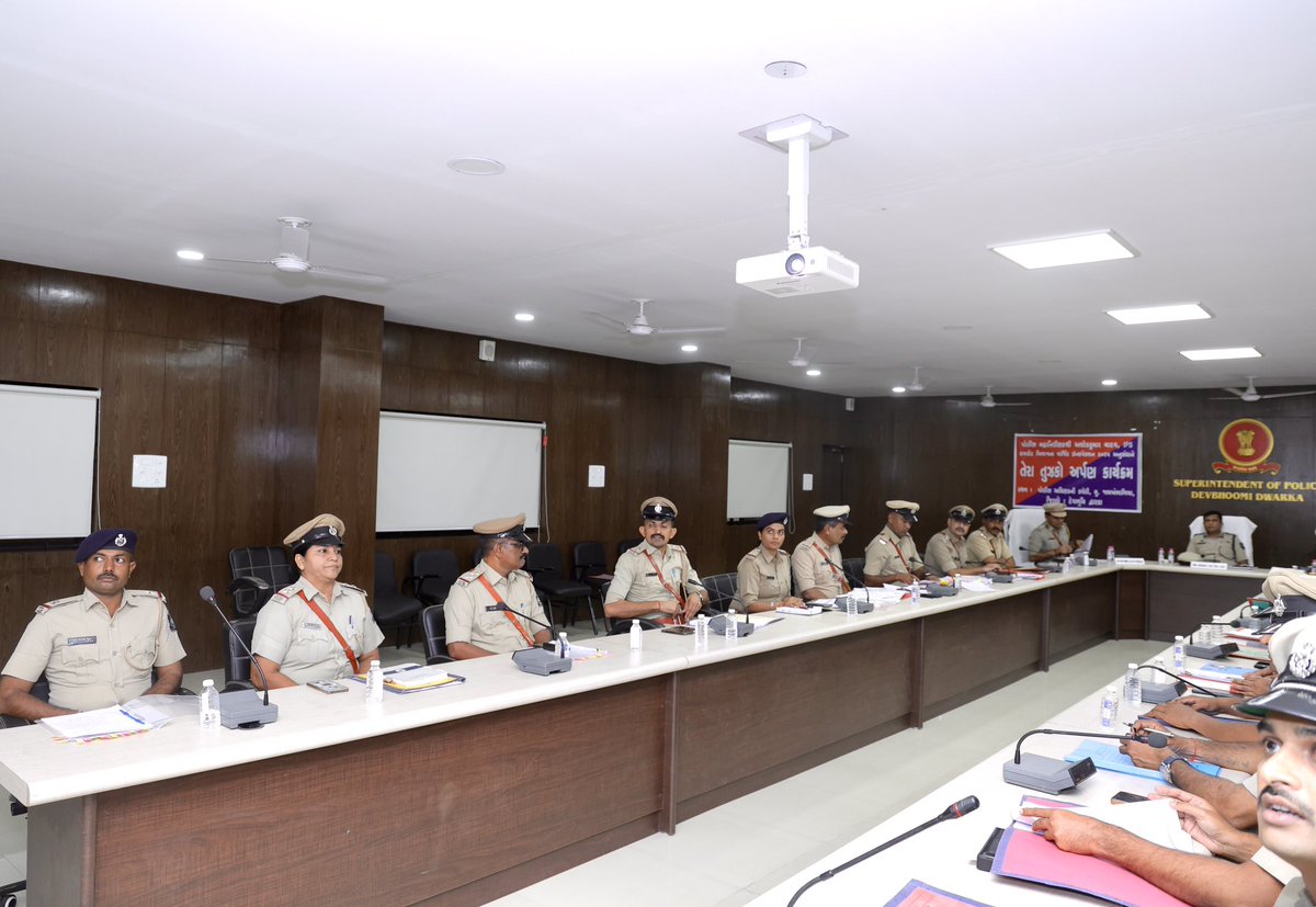 IGP_RajkotRange's tweet image. સને - ૨૦૨૫ 
 આજરોજ દેવભૂમિ દ્વારકા જિલ્લાના વાર્ષિક ઇન્સપેક્શન અનુસંધાને ક્રાઇમ કોન્ફરન્સ યોજવામાં આવેલ તેમજ કરેલ કામગીરીની સમીક્ષા કરી જરૂરી સૂચનાઓ આપવામાં આવેલ.. 

@akumarips @dgpgujarat @GujaratPolice @sanghaviharsh