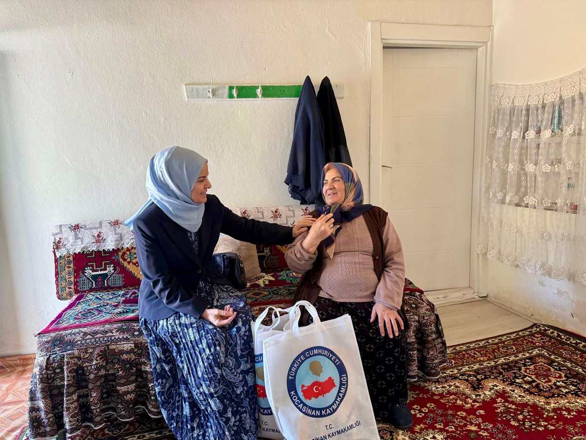 Kaymakamımız Sayın Erdoğan Turan ERMİŞ, SYDV Müdürü Sayın Meryem BENLİ ile birlikte "KOCAsinan'da BİR AİLEYİZ" projesi kapsamında ailelerimize hane ziyaretinde bulundu.
Himmetdede Mahallesinden
🏠Alemdar Ailesine,
🏠Yakut Ailesine,
🏠Doğan Ailesine,
🏠Çapan Ailesine,