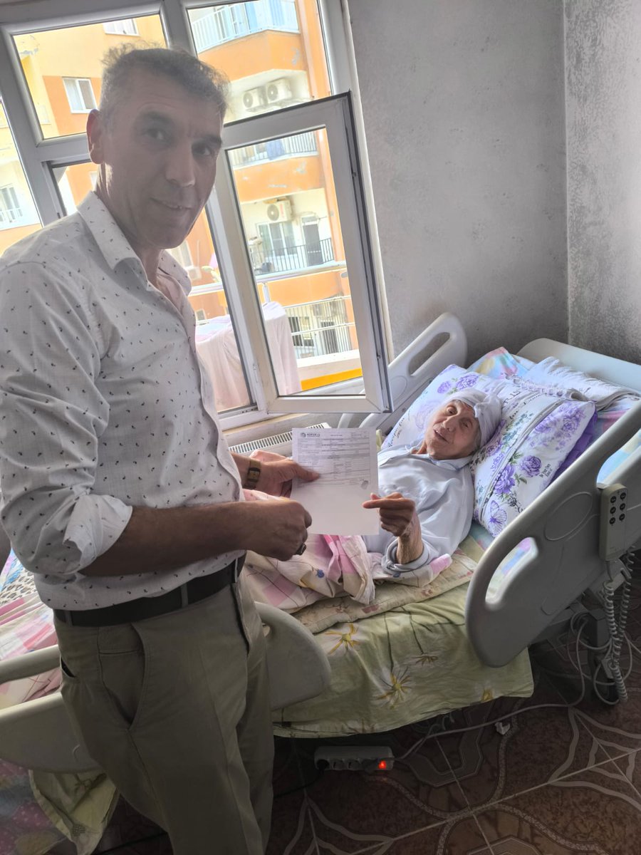 Rahatsızlığı nedeni ile müdürlüğümüze gelemeyen yaşlı teyzemizin işlemini ikamet adresinde aldık..#HayatınızınHerAnında <a href="/TCNufus/">Nüfus ve Vatandaşlık İşleri Genel Müdürlüğü</a> <a href="/Mardin_Valiligi/">Mardin Valiliği</a> <a href="/KiziltepeKymlk/">T.C. Kızıltepe Kaymakamlığı</a> <a href="/mardinilnufus/">Mardin İl Nüfus ve Vatandaşlık Müdürlüğü</a>