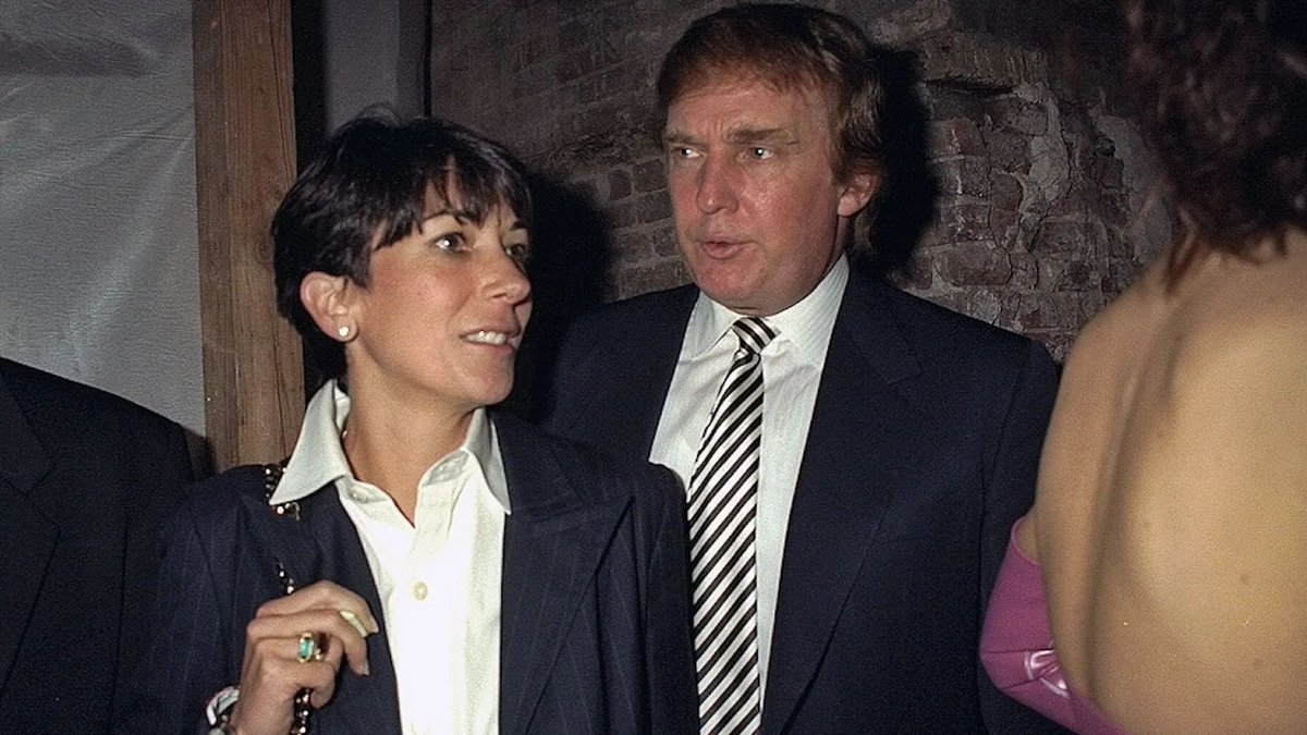 MikeNellis's tweet image. Trump spent a good chunk of the ’90s partying with two pretty infamous sex traffickers, but any time you ask him about Epstein and Maxwell, he’s like, “Never heard of them,” as if there aren’t a million photos of them together.