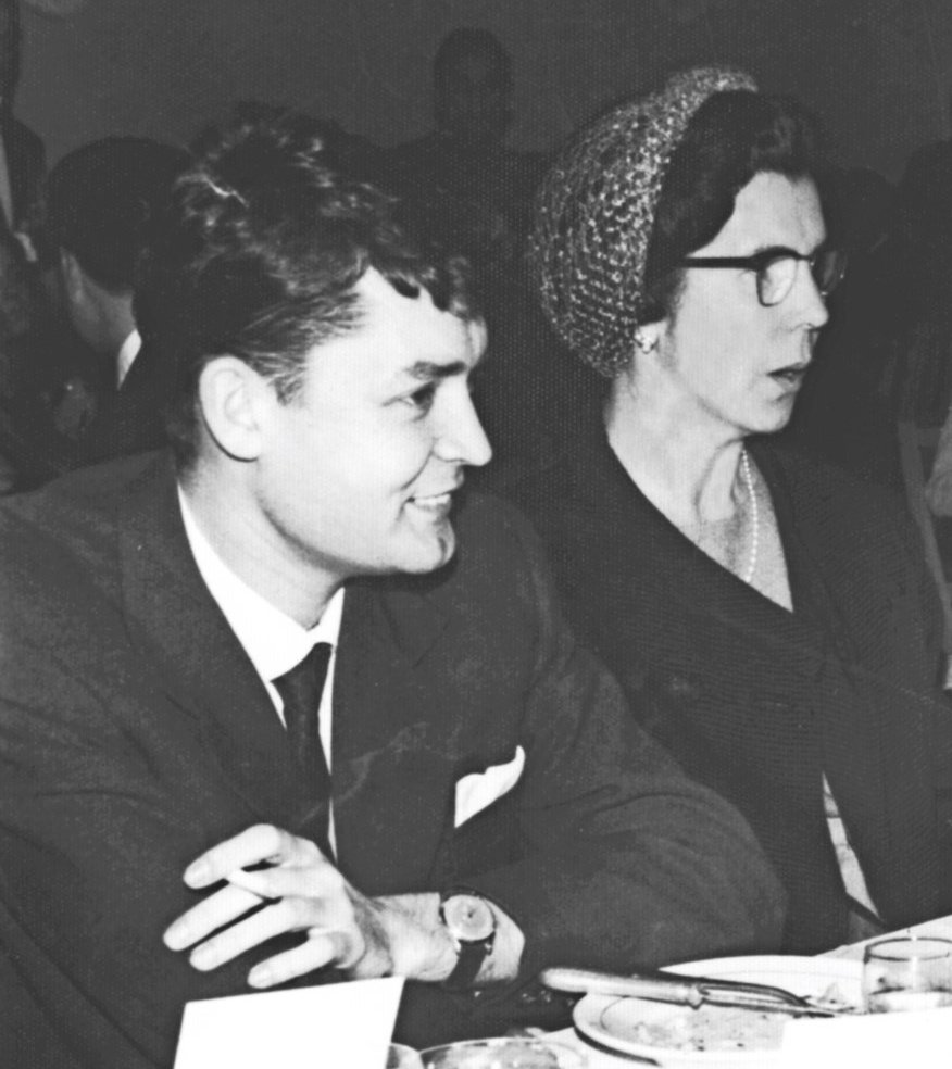 Paris, 1958. Um moço de apenas 22 mergulha no Fundo Nórdico da Bibliothèque Sainte-Geneviève com umha missom: fundamentar cientificamente o programa económico do Partido Galeguista de pré-guerra, o cooperativismo. 

Os textos do 'jeune' Beiras vam surprender. 💚