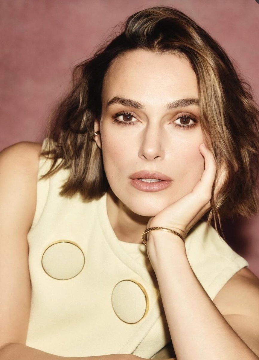 shrnbsv's tweet photo. Natalie Portman 💙🔵🎯 https://t.co/5uIc0m23WM