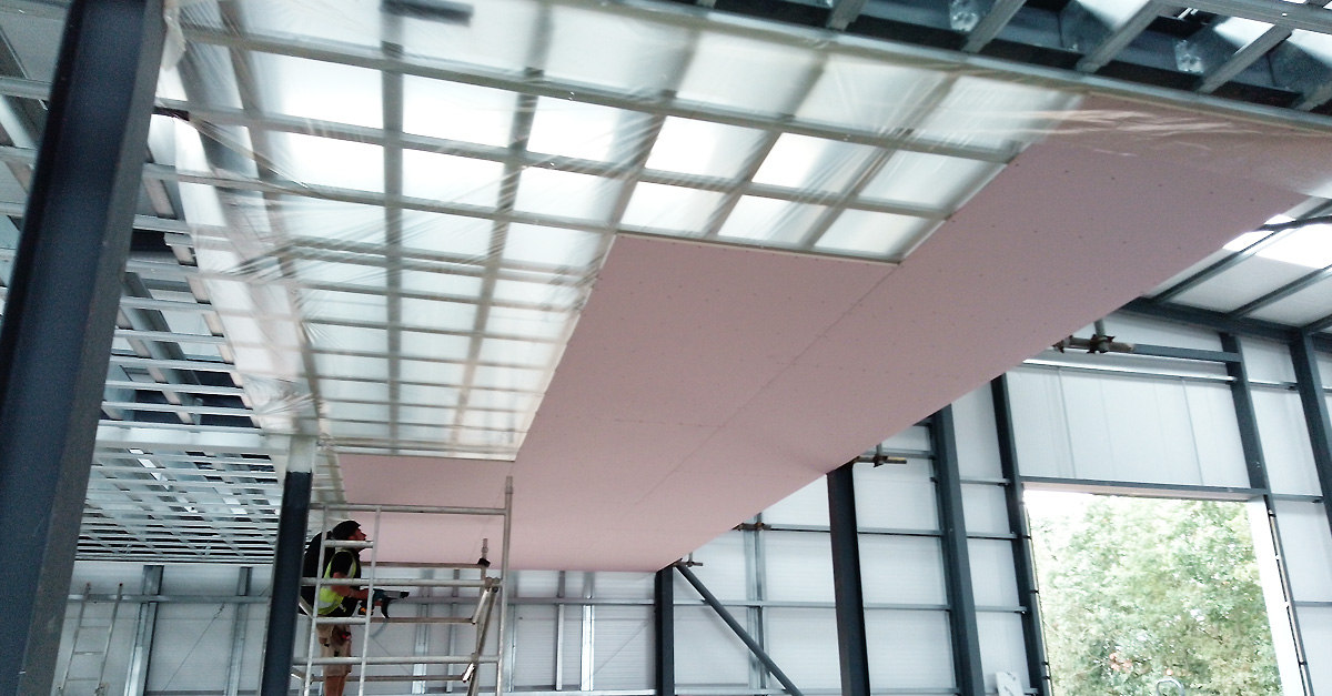 KentStructures's tweet image. Solid progress at our Opak site in #Ashford! Roof and external cladding works complete. Drainage and hard standing all done. Interior also taking shape. Thank you to everyone involved on this project - you are doing an amazing job. #siteworks #construction #commercial  #Kent