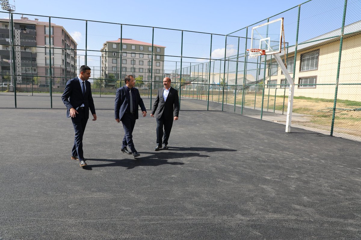 📍 Patnos 

📌İl Müdürümüz Ahmet Çelebi, Patnos Gençlik Merkezi ve spor tesislerinde incelemelerde bulunarak, devam eden projeler ve gençlerimize yönelik faaliyetler hakkında İlçe Müdürümüz Fatih Alpaslan'dan detaylı bilgiler aldı.